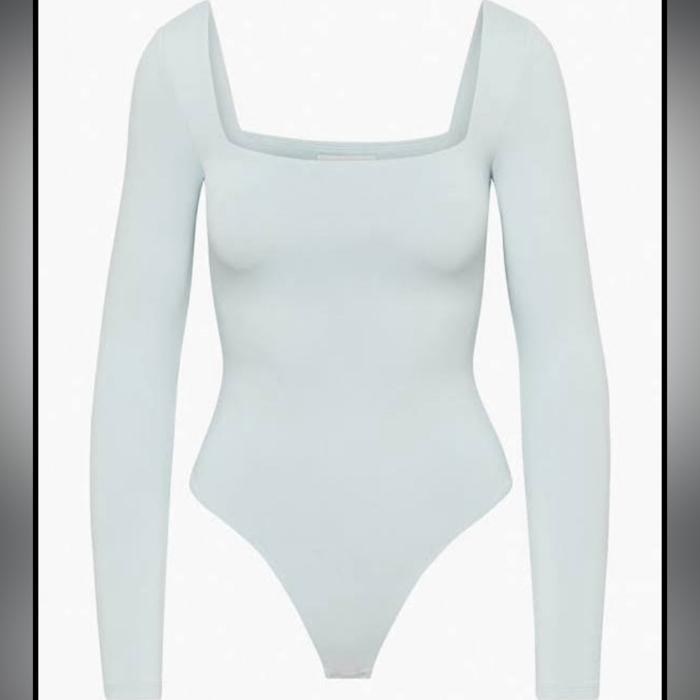 Babaton Contour Squareneck Bodysuit